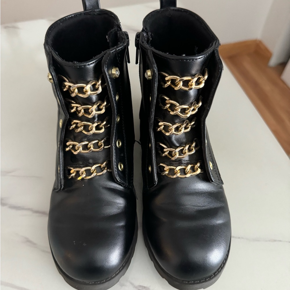 Good used condition girls boots